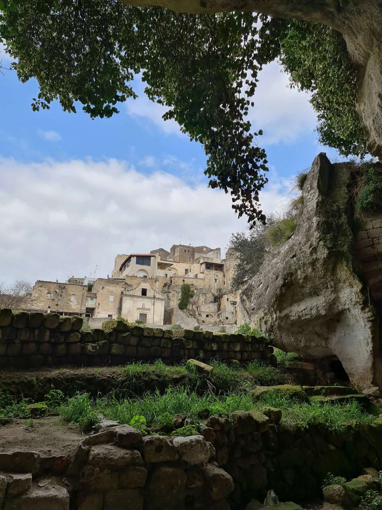 Vista sui rioni di Gravina dalla chiesa di San Michele delle grotte
