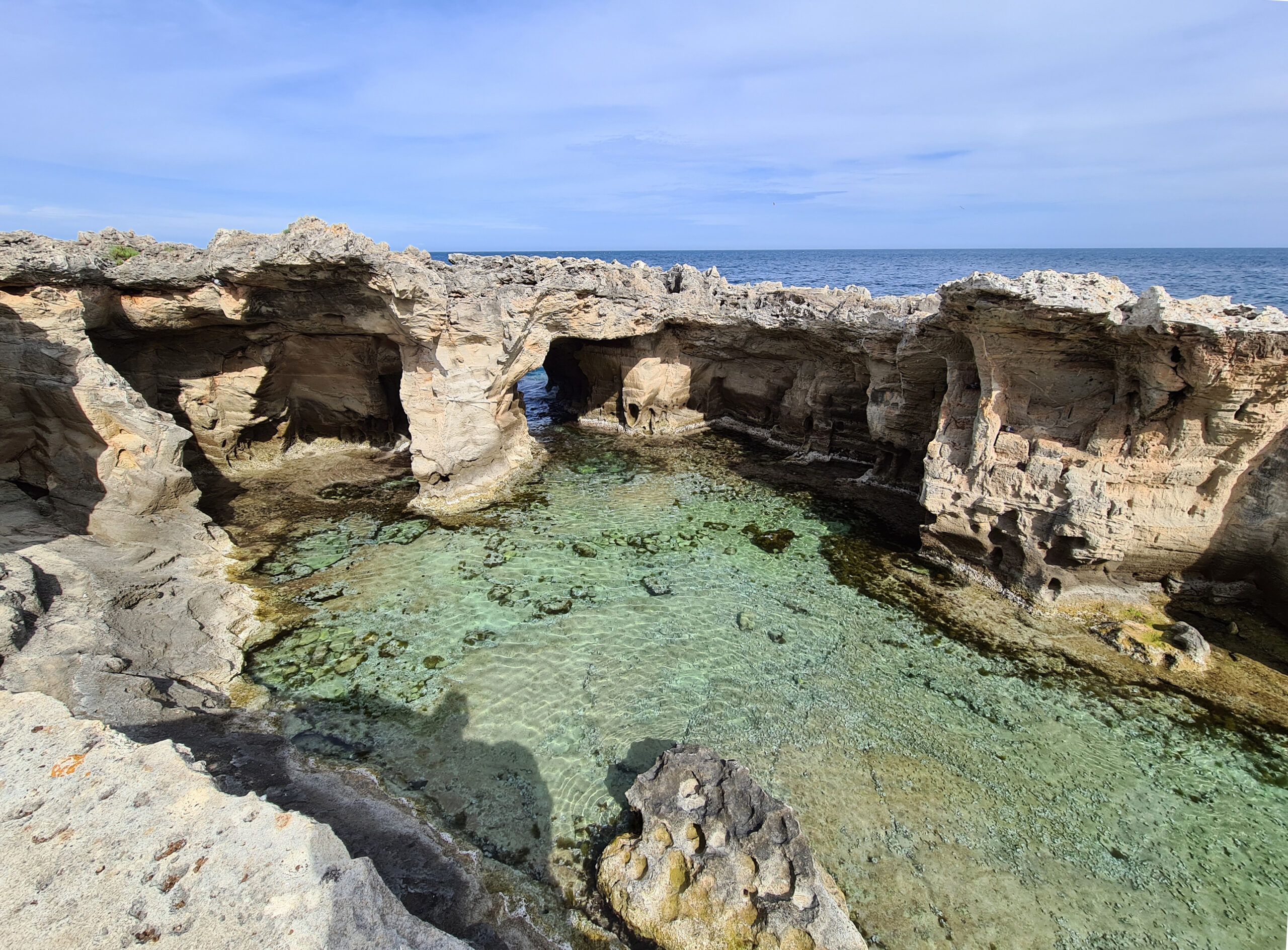 piscina naturale di marina serra in Salento Costa Adriatica che è incastonata nella roccia
