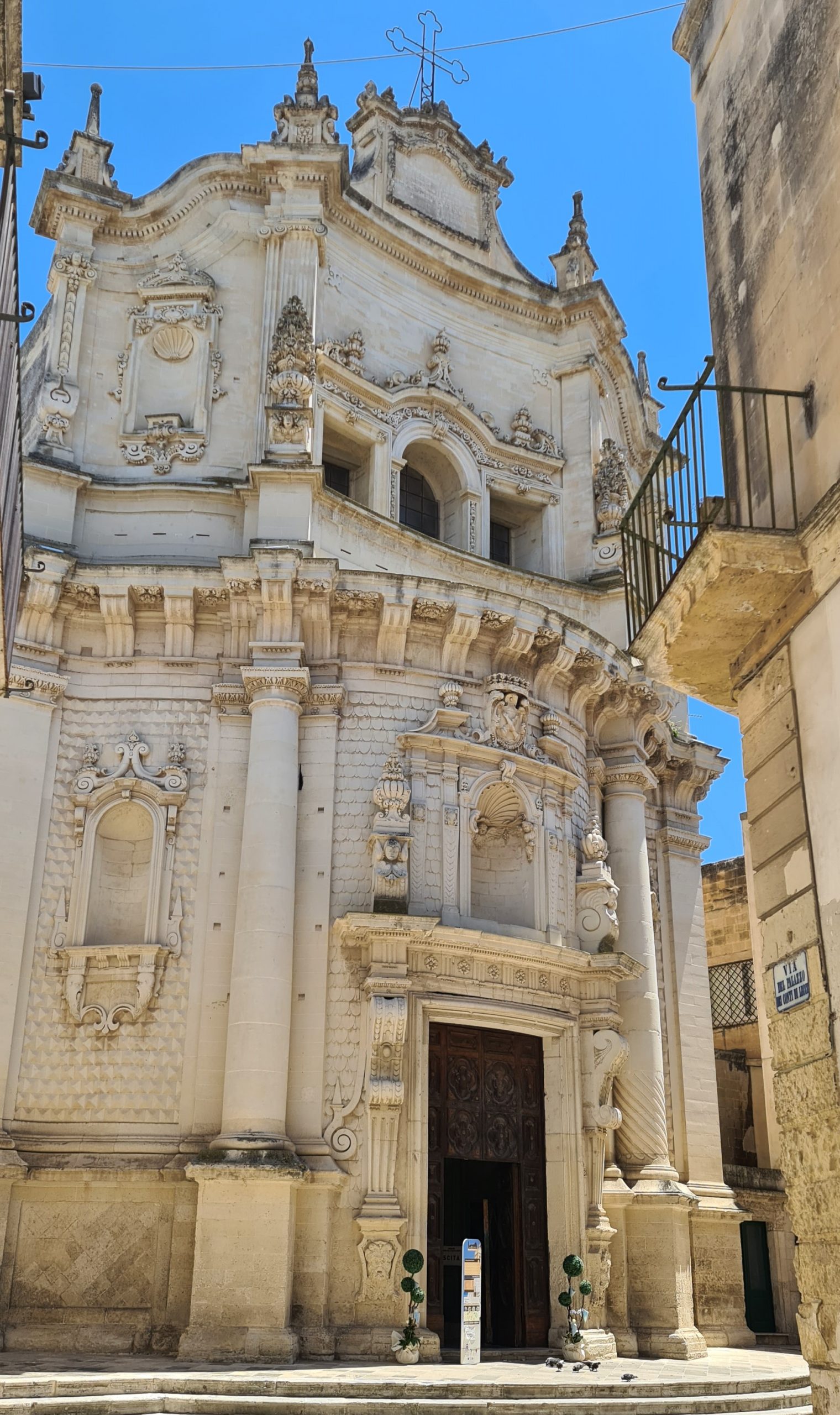 Nell'itinerario a Lecce scopriamo il barocco, come sulla Facciata della Chiesa di San Matteo, una delle più belle di Lecce