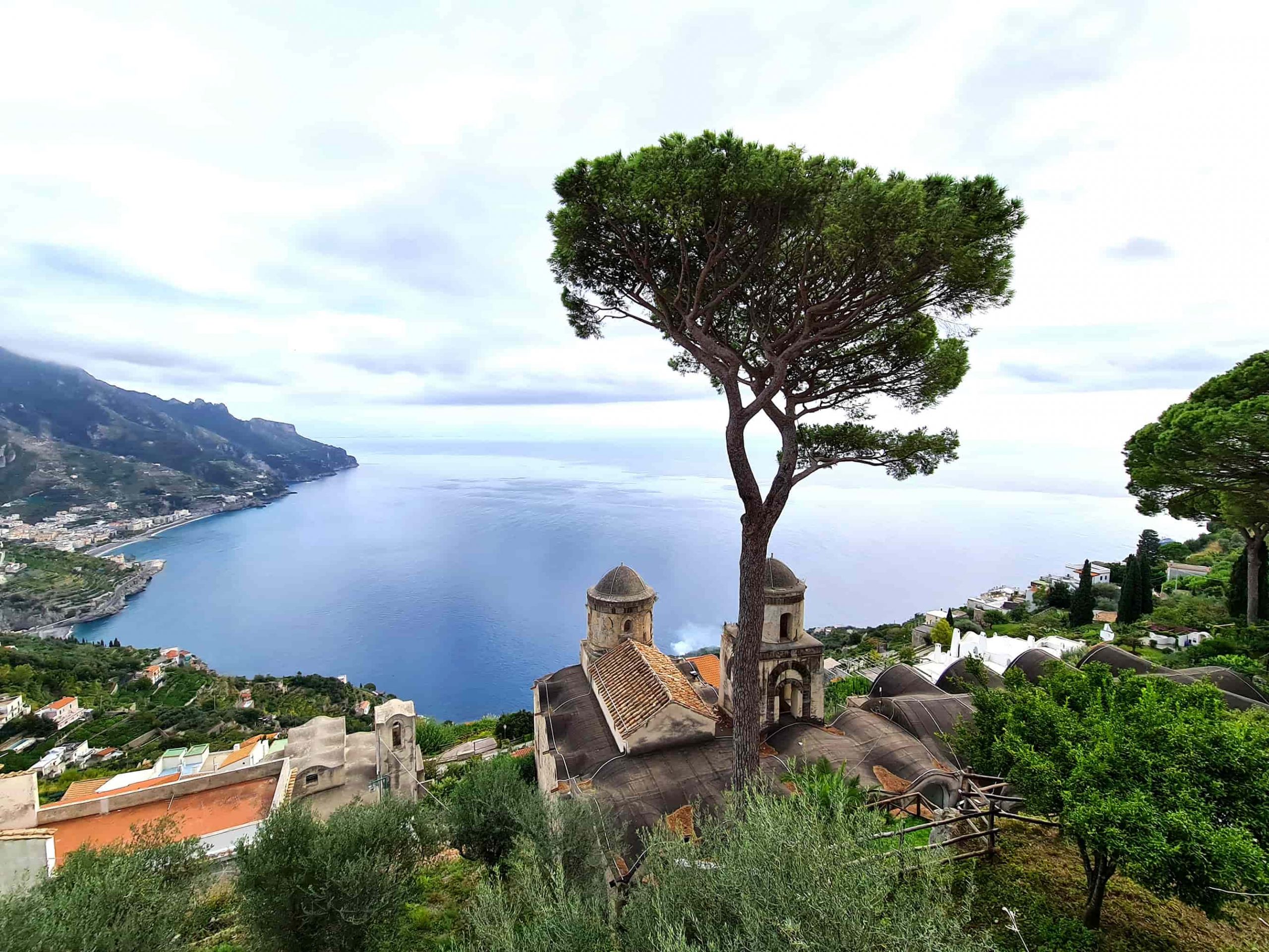 La vista più famosa di Ravello sul mare e la costiera, da Villa Rufolo.