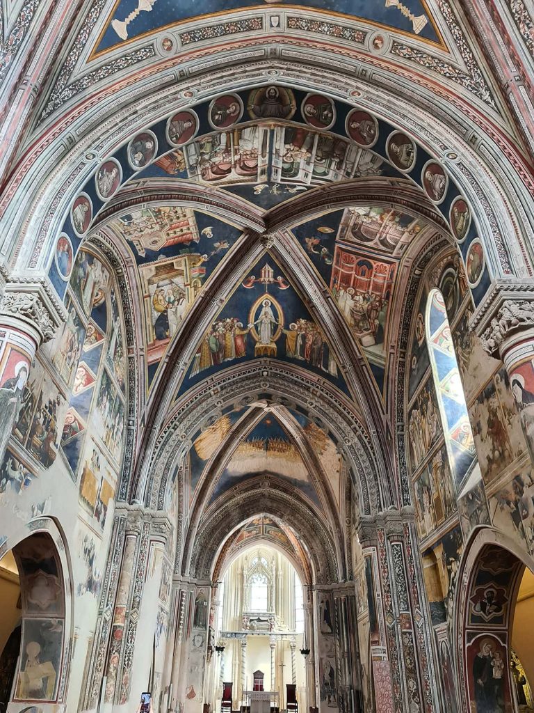 Una foto della meravigliosa basilica di Santa Caterina che è quasi interamente affrescata. Assolutamente da vedere a Galatina.